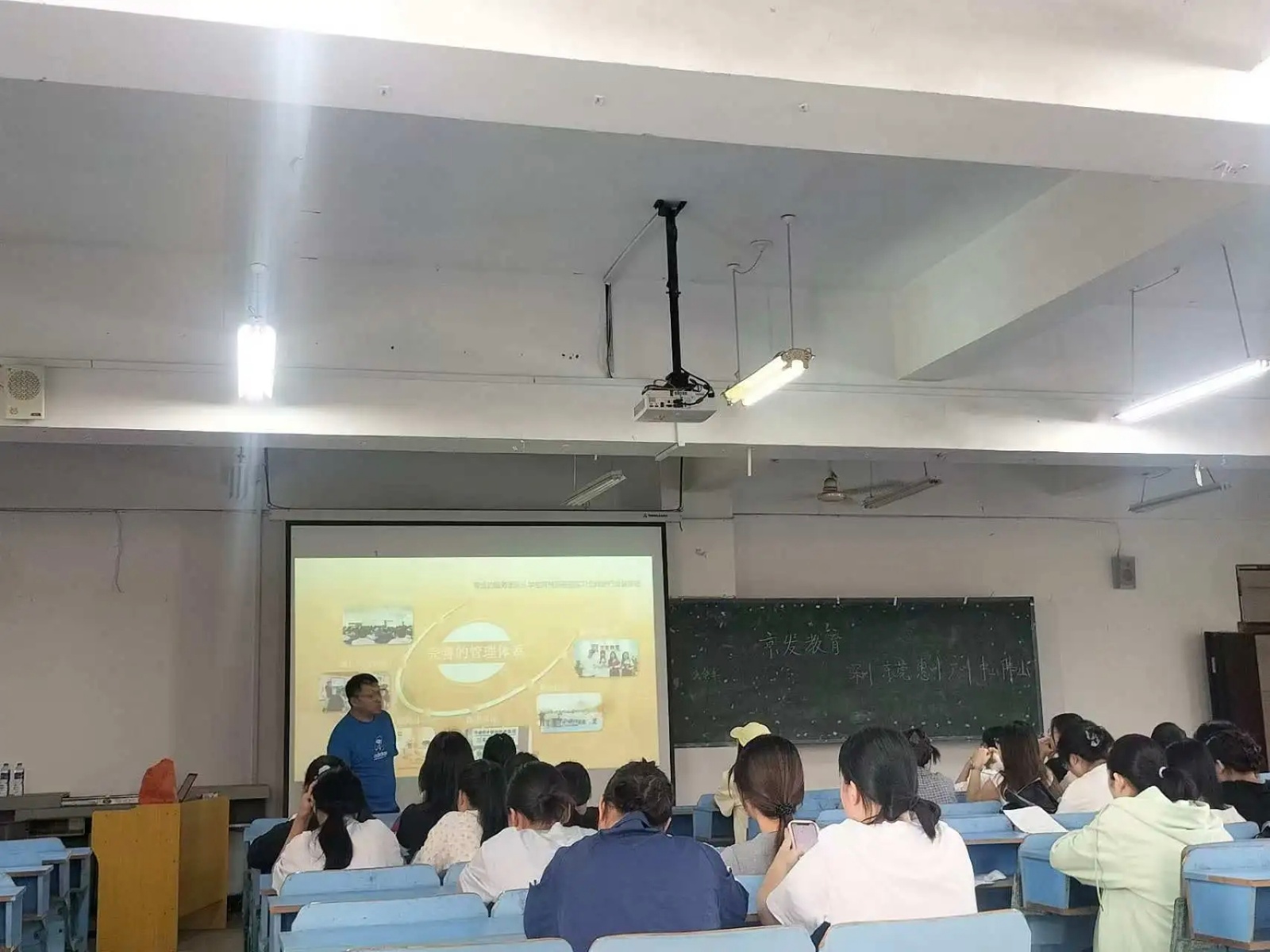 江西科技職業(yè)學(xué)院國(guó)際教育學(xué)院 引領(lǐng)教育軟件科技領(lǐng)域的技術(shù)創(chuàng)新與應(yīng)用